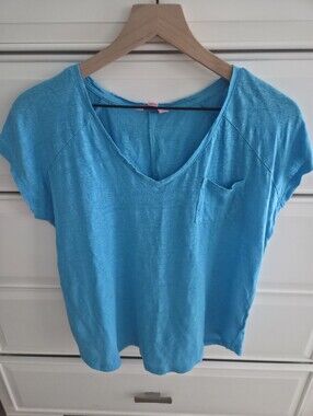 Lilly Pulitzer Teal V-Neck Pocket Tee